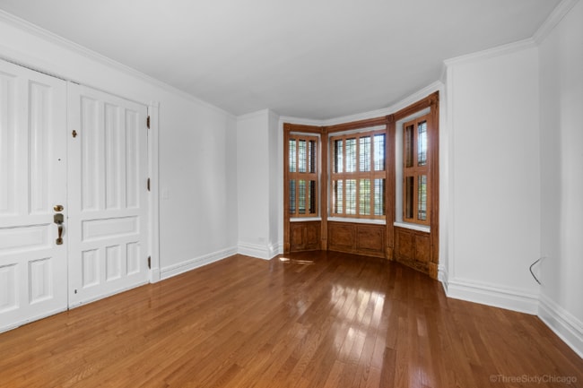 Building Photo - 1526 N LaSalle St Unit 1E