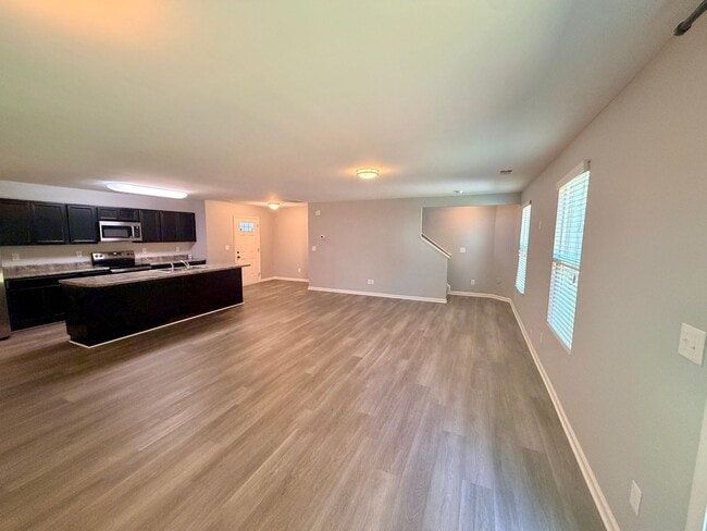 Photo - 1648 Hooper Court