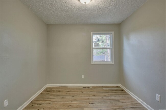 Photo - 1900 Labette Manor Dr Unidad 4