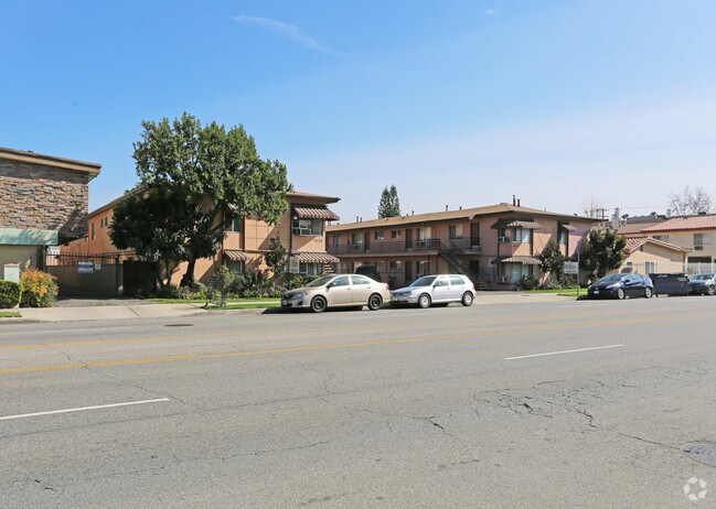 Photo - 4520 Hazeltine Ave