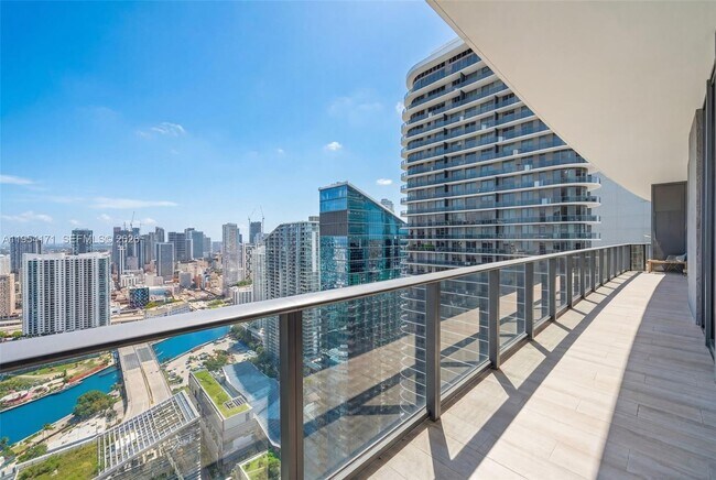 Photo - 45 SW 9th St Unidad LPH-4609