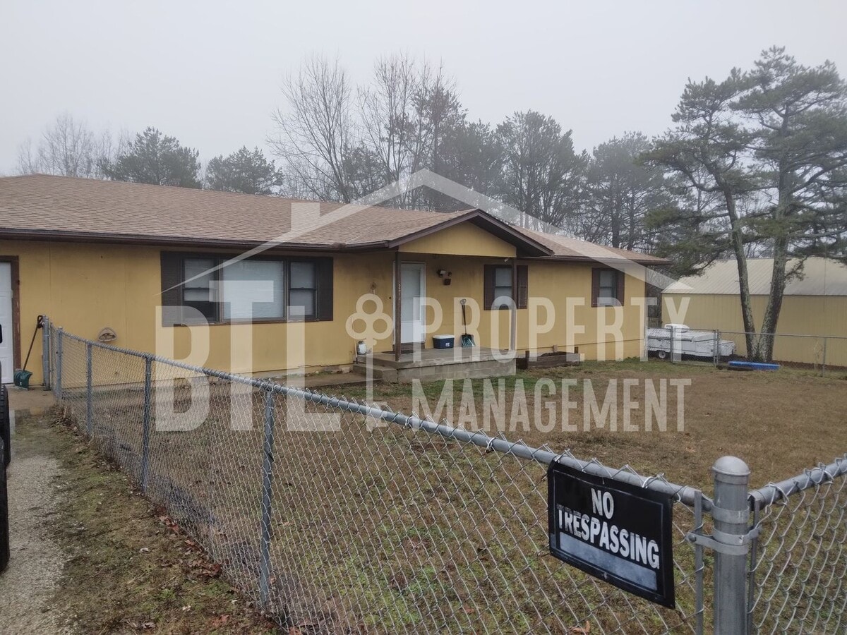 Photo - 3 Bedroom 2 Bath Home in Lampe!!!!
