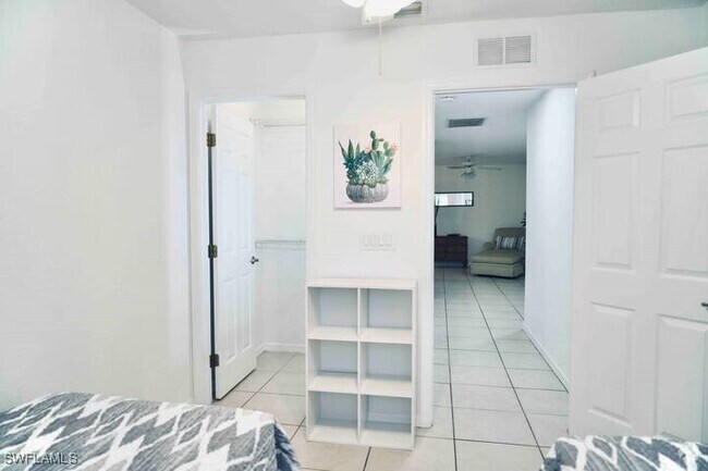 Building Photo - 627 SE 13th Terrace Rental