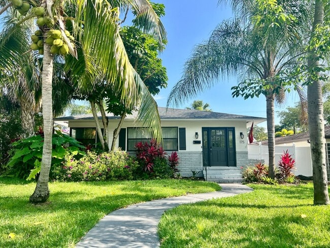 Building Photo - FULLY FURNISHED 2/2 OLD NE BUNGALOW