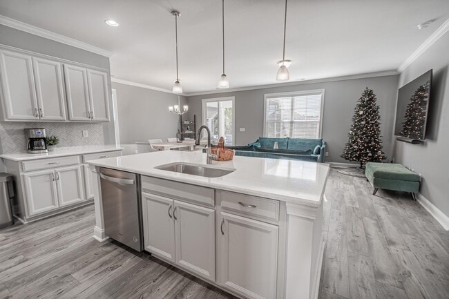 Photo - 2785 Stellar Loop