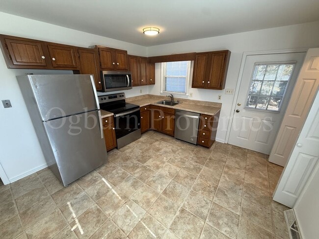 Photo - 1688 Guilford Dr