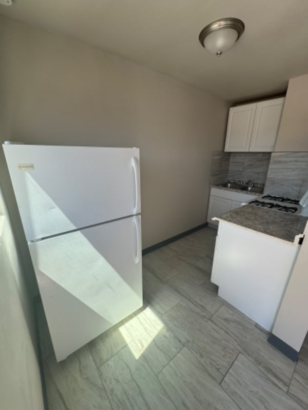 Photo - 301 W 44th St