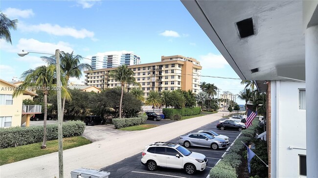 Building Photo - 3212 NE 10th St Unit A2