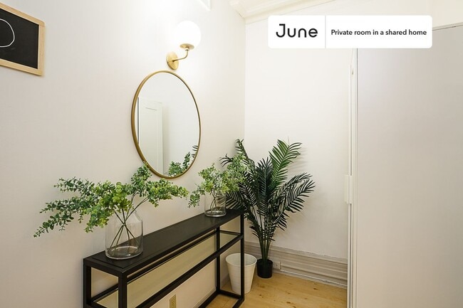 Room in Shared 5 bed/1 bath home in Hell's Kitchen