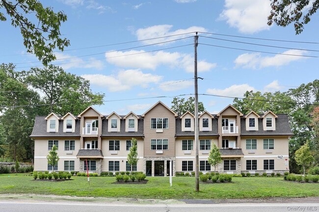 Building Photo - 962 US-9W Unit 104