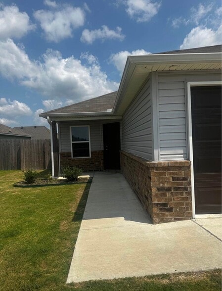 5604 Crockett Dr