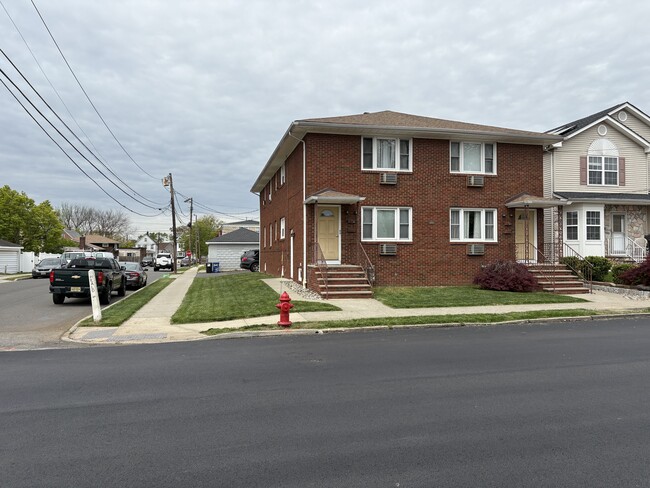 Building Photo - 77 Heald St Unit 1