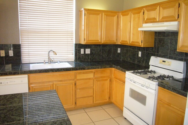 Photo - Spacious Townhome with High Ceilings in a Prime Commuter Location