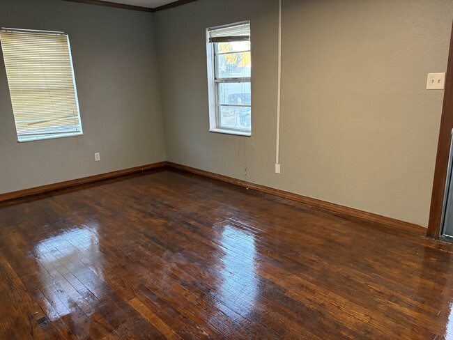 Photo - 1421 E Lockheed Ct