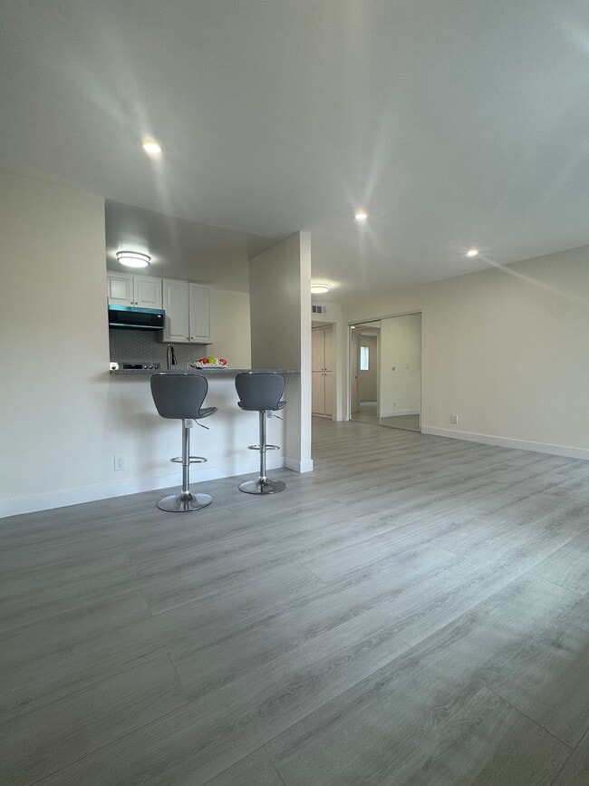 Photo - 142 S Normandie Ave