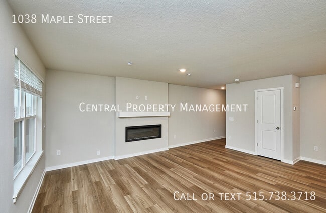 Photo - 1038 Maple St