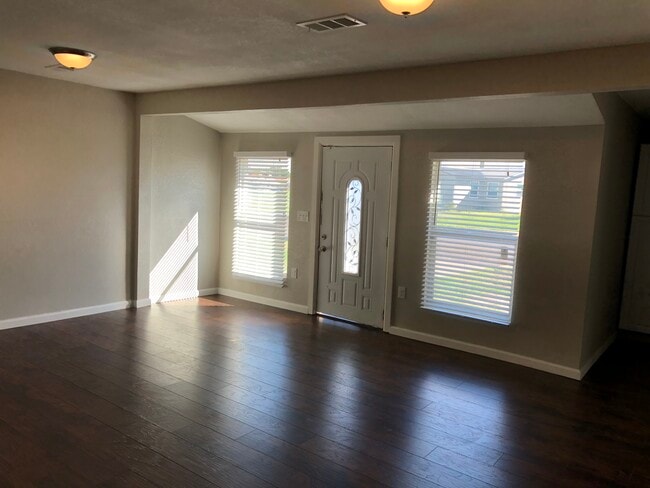 Photo - 3621 Spruce Ave