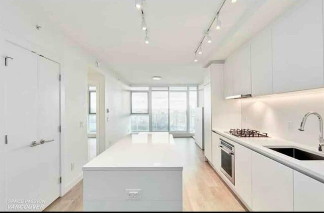 Photo - 657 Whiting Way