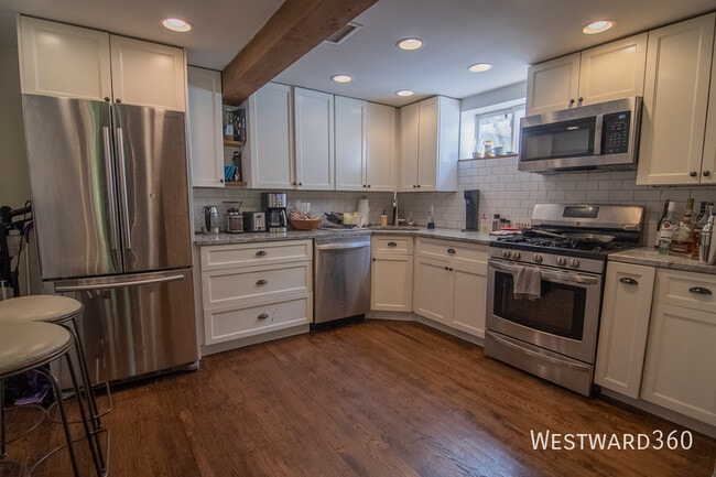 Photo - 1709 W Barry Ave