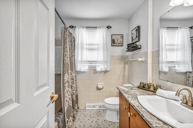 Photo - 1726 N 28th St