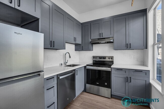 Photo - Noe Valley: Remodeled Top Floor Bi-Level Apartment w/ Views & Shared Yard Unidad 412 Hoffman Ave. #2