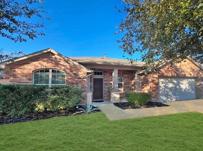 Photo - 114 Clear Water Pass