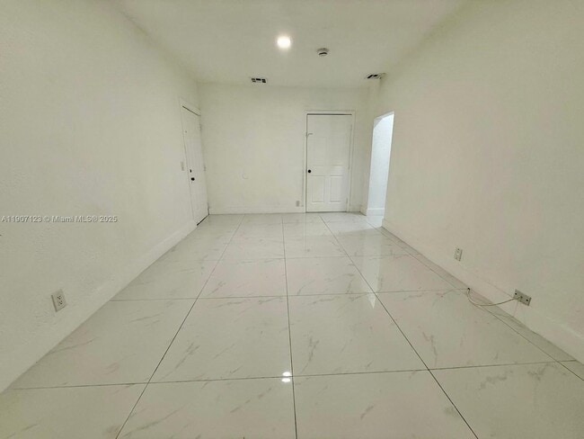 Photo - 2369 SW 17th Terrace Unidad 2369