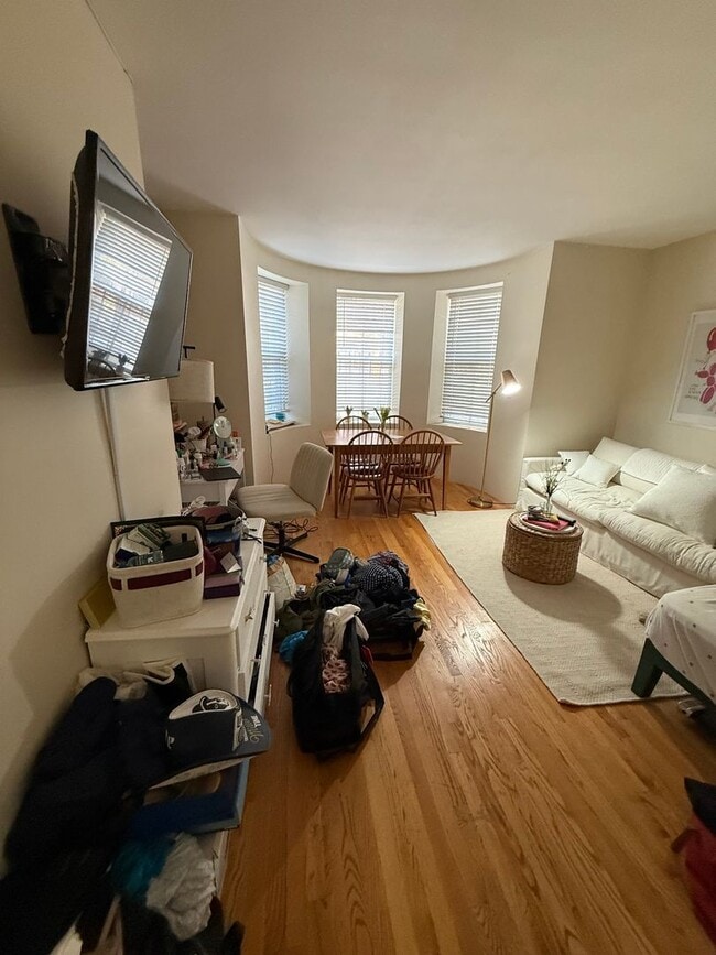 Photo - No Brokers Fee, Laundry on a Site Good Size Bedroom and Livingroom