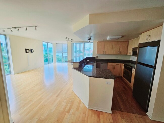 Photo - 1640 Maple Ave Unidad 502