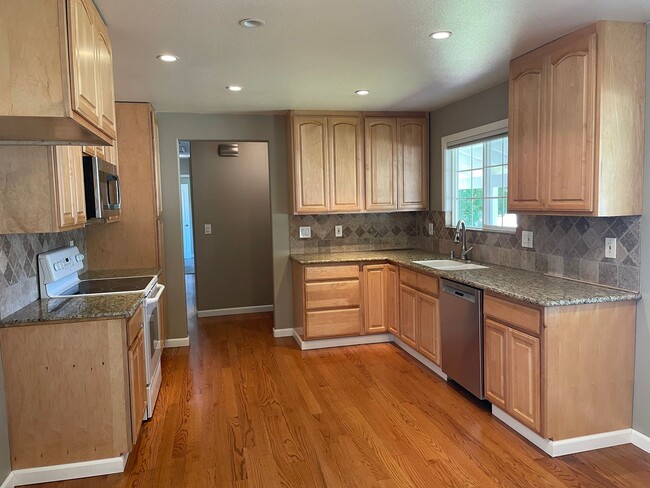 1570 Camille Ct