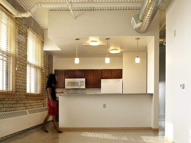 Building Photo - Renaissanse Box