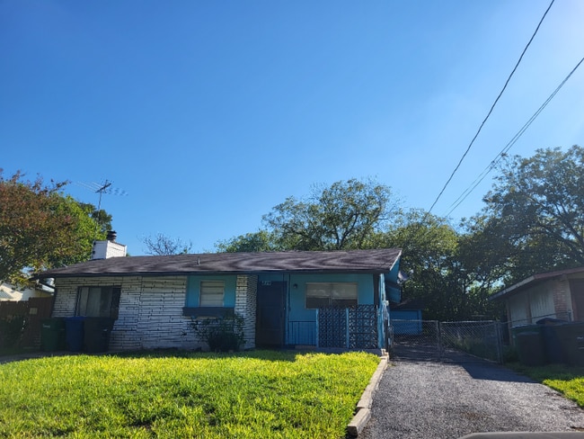 Building Photo - 214 Early Way Dr