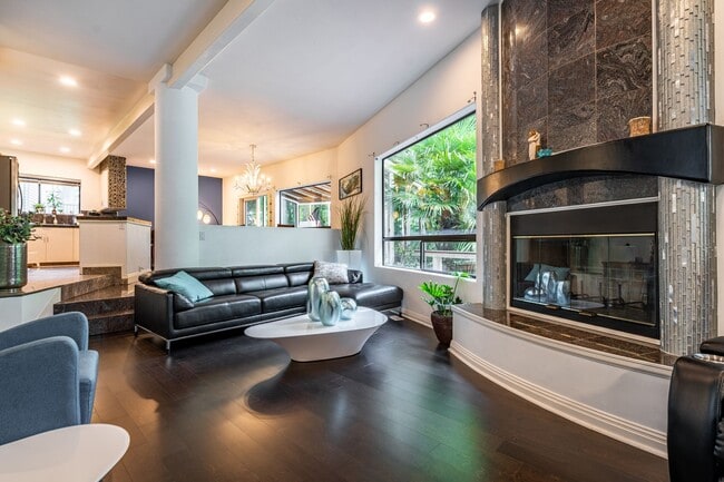 Photo - Beautiful 4 Beds and 2.5 Baths house with ...