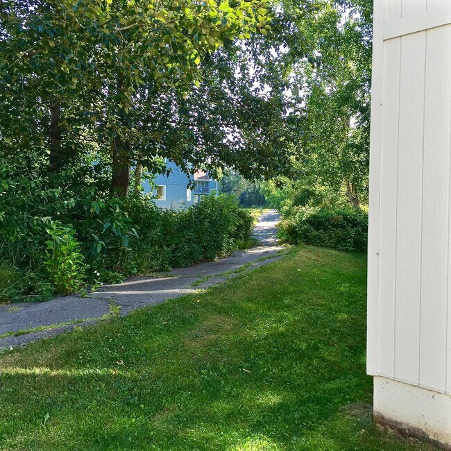Photo - South Anchorage Beautiful 3 bed unit with washer/dryer in a 4-plex on quite cul de sac