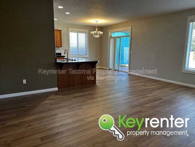 Photo - 809 SE 9th Cir