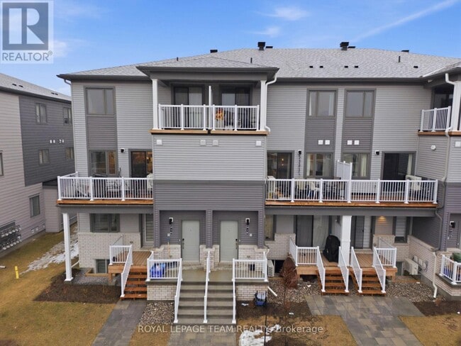 Photo - 918 Parnian Private