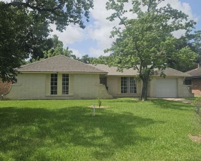 7623 Kellwood Dr