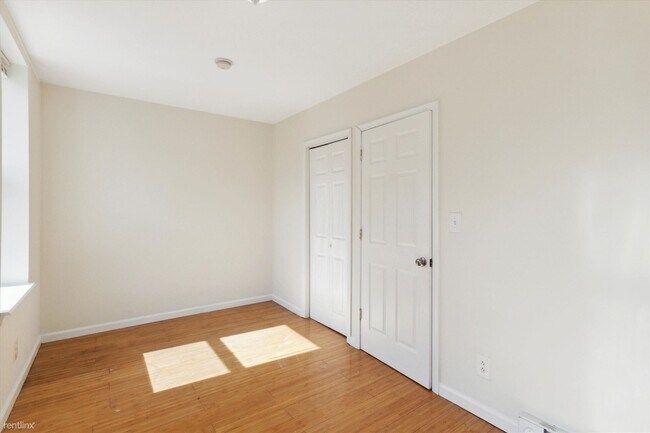 Photo - 2 br, 2 bath Triplex - 1616 WILLINGTON ST ... Unidad B