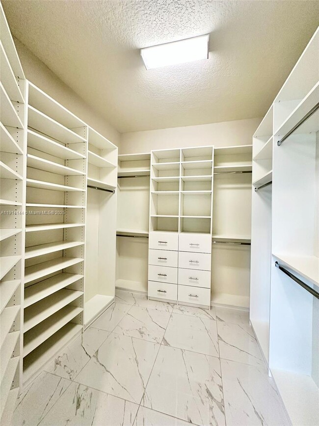 Photo - 10410 NW 67th St Apartamento