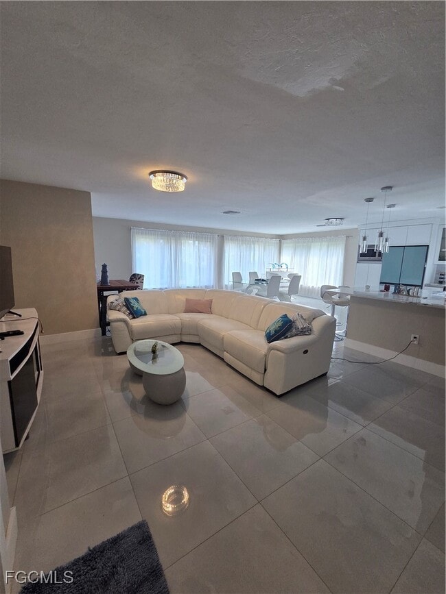 Photo - 280 Lanchester Ct