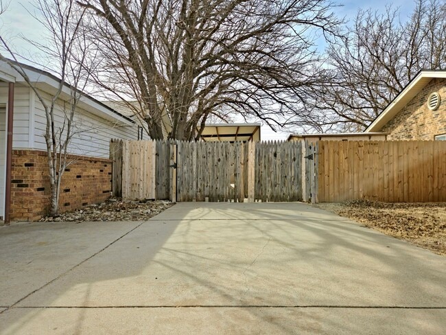 Photo - 4 Bedroom Home Near LCU with HUGE Bonus Room