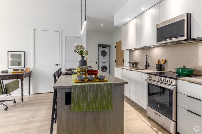 2BR + Den, 2BA - 857PC - Cuisine