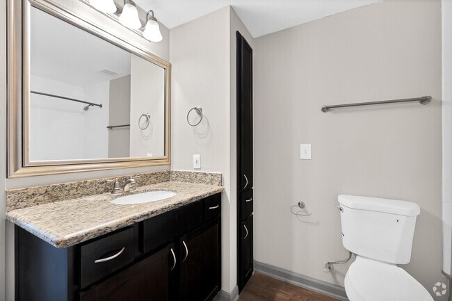 1BR, 1BA - 630SF - Bathroom