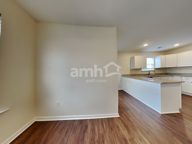 Photo - 200 Kingscreek Dr