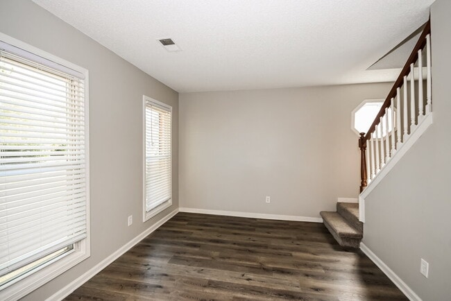 Photo - 4847 Wilkie Way NW