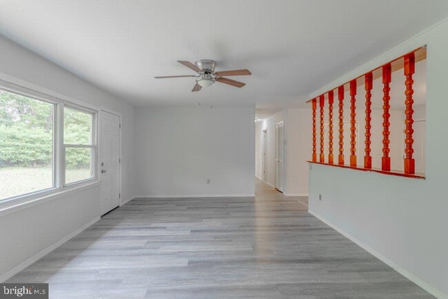 Photo - 9 Bloomfield Ln