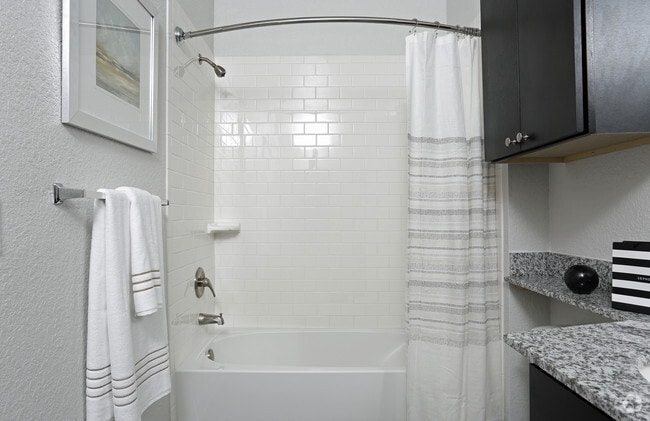 Baño - The Grand at Westside