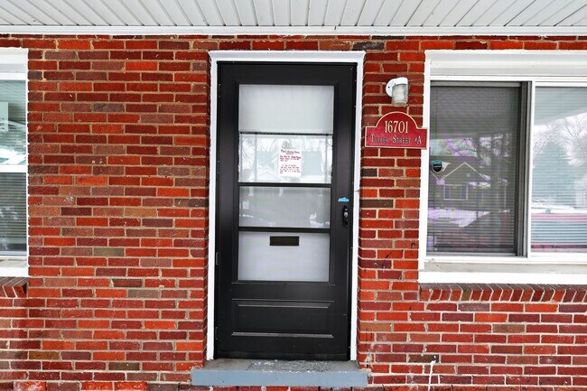 Photo - 16701 Tuller St