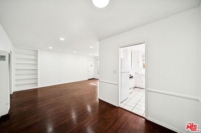 Photo - 2314 S Corning St Unidad 3