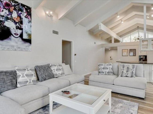 Building Photo - 612 W Northgate Dr Rental